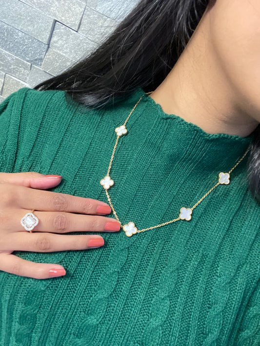 White Clovers Necklace