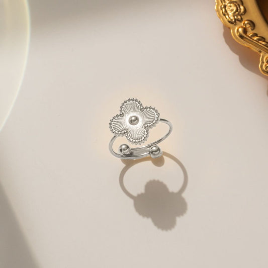 Grey Clover Ring